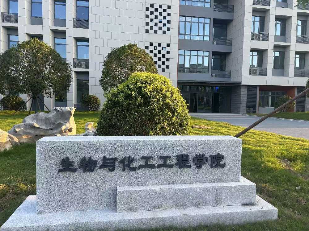 会东县扬州职业大学体育场高杆灯项目